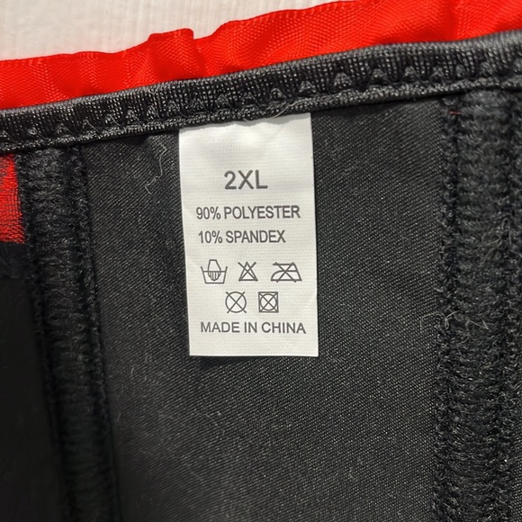 2XL Red and Black corset - Picture 3 of 4